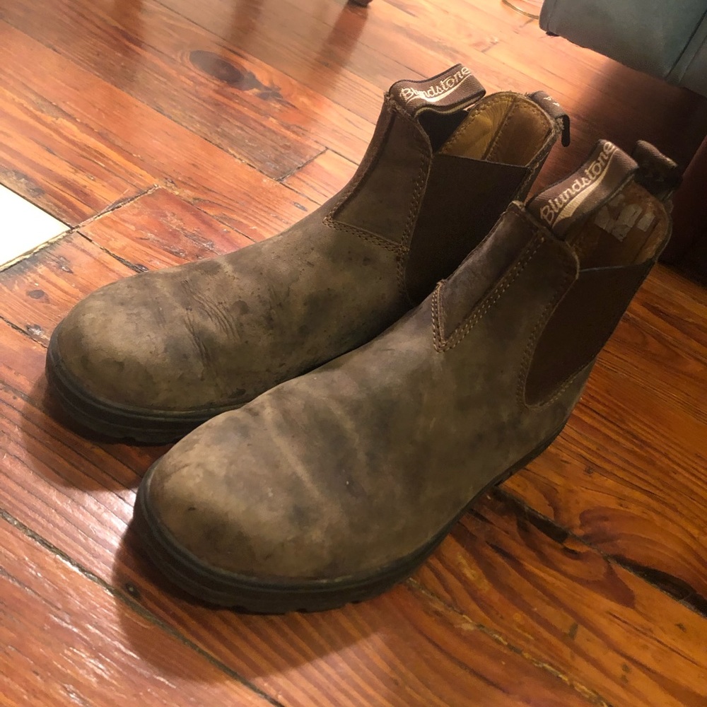 Rustic brown iconic Blundstone’s for sale!